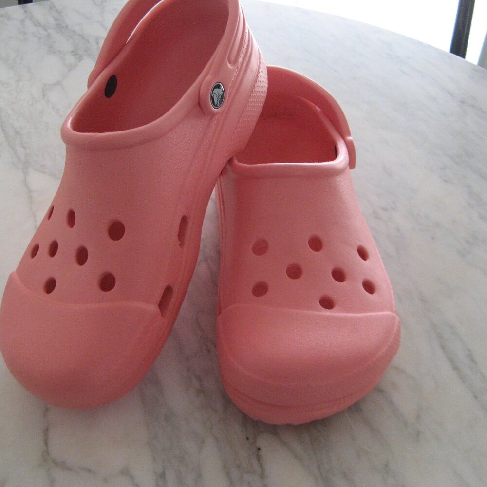 NEW crocs  bright pink  unisex size XL- w12-14, M10-11